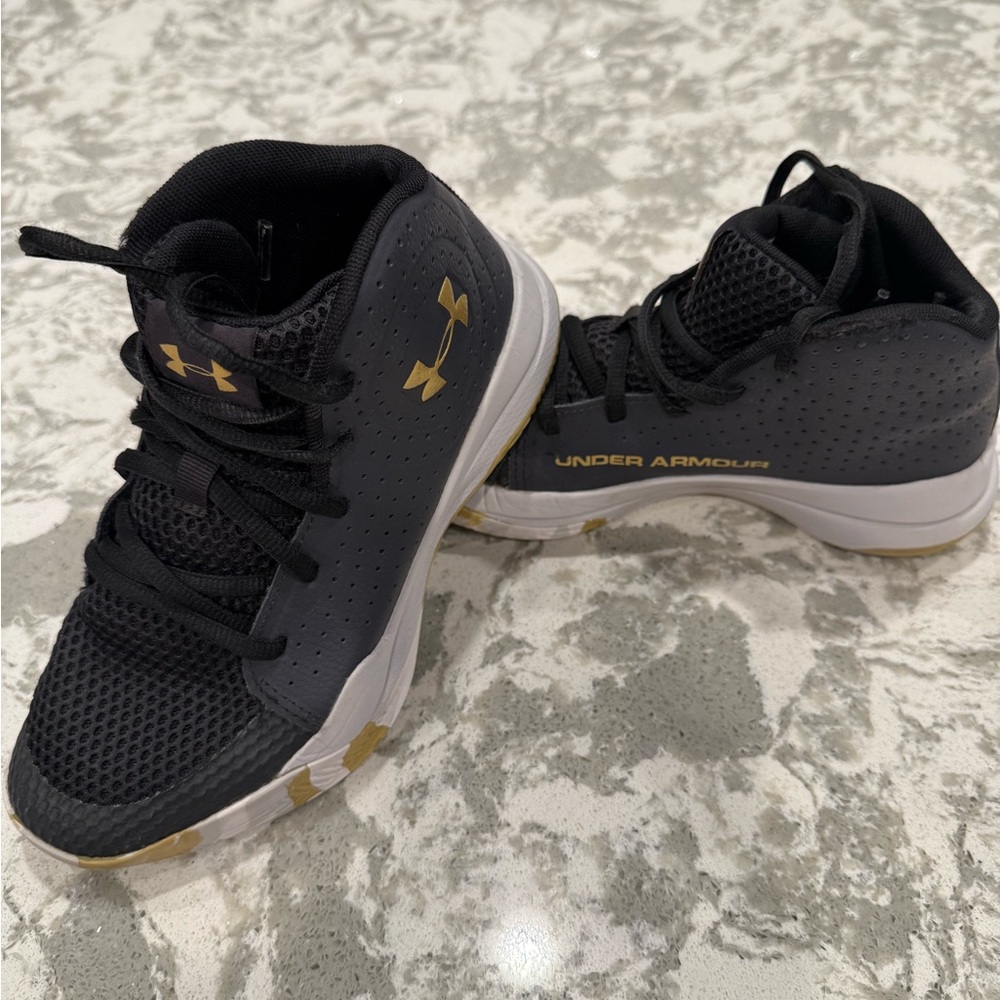 Under Armour Youth Black and Gold Basketball Sneakers with Breathable Mesh